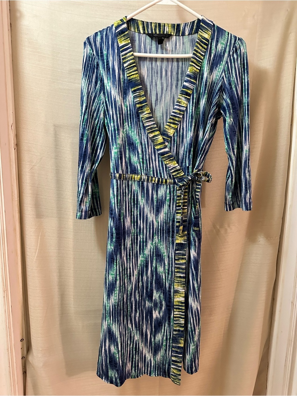 BCBGMAXAZRIA Blue Green Abstract Wrap Dress Tie Waist Stretch Midi Dress - Picture 1 of 9